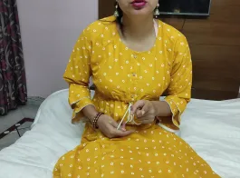 kuwari ladki ki chut lete hue dikhao